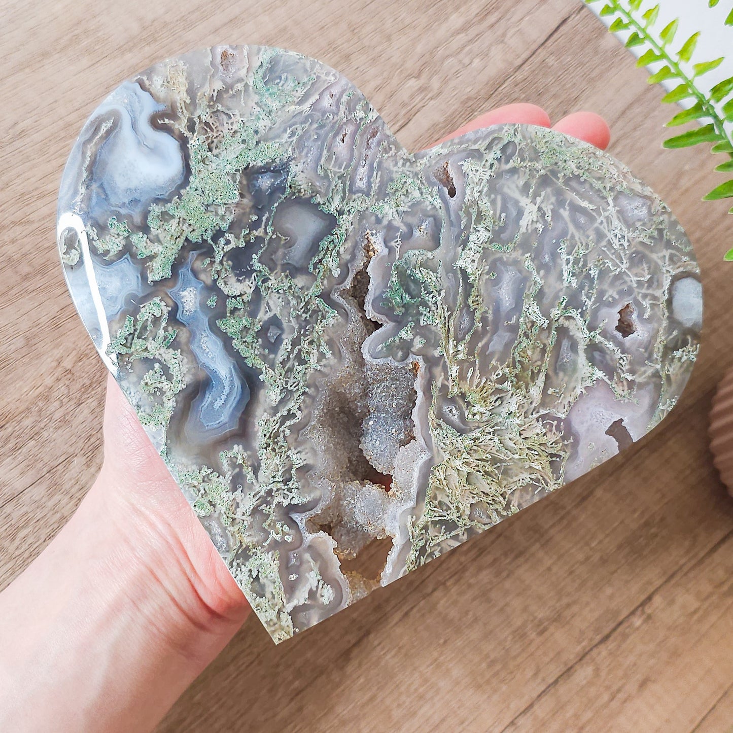 Statement Moss Agate Heart on the stand (834g)
