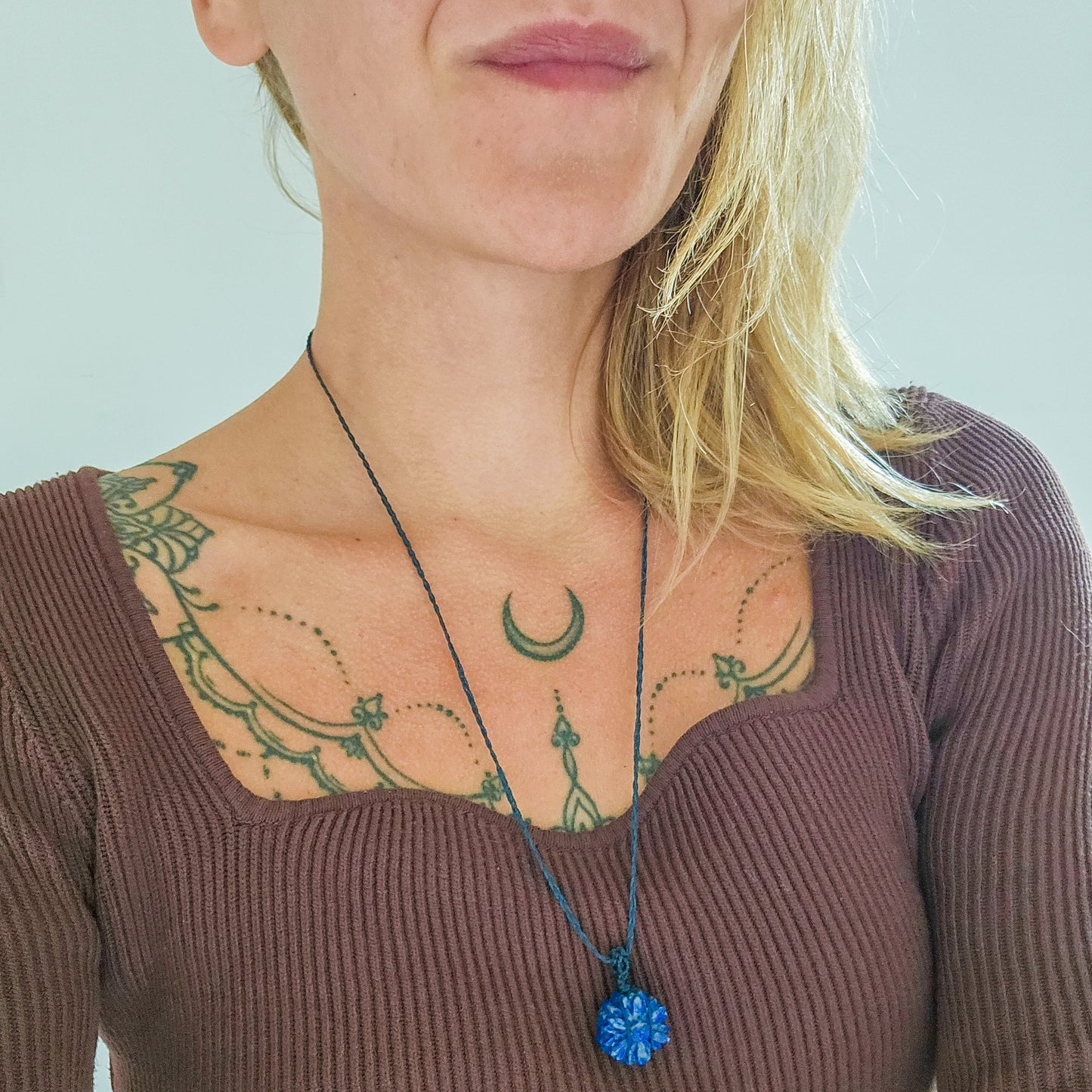Truth Bloom | Handmade Necklace with Lapis Lazuli Daisy