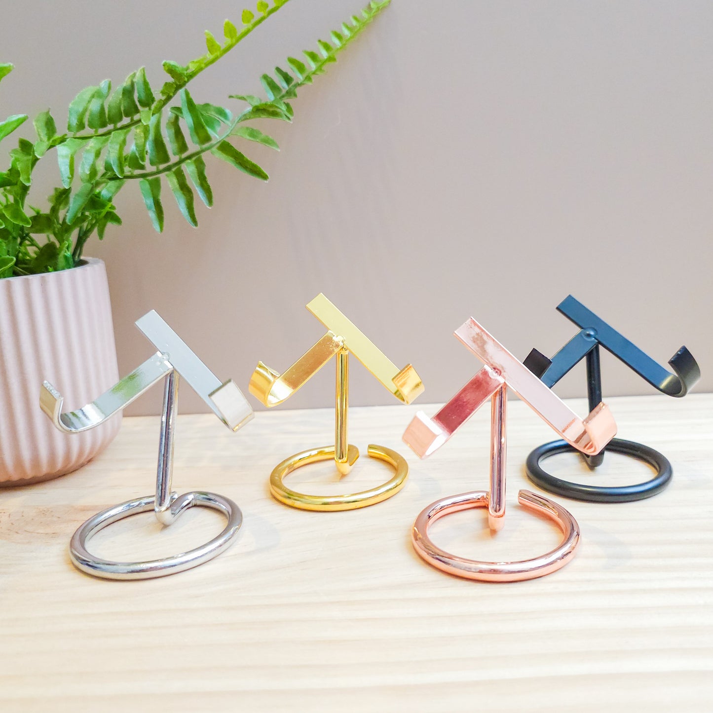 Metal Specimen/Carving Stand