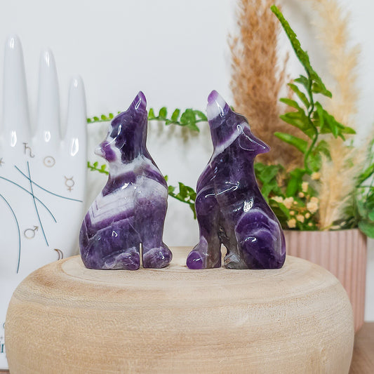 Chevron/Dream Amethyst Wolf Carving