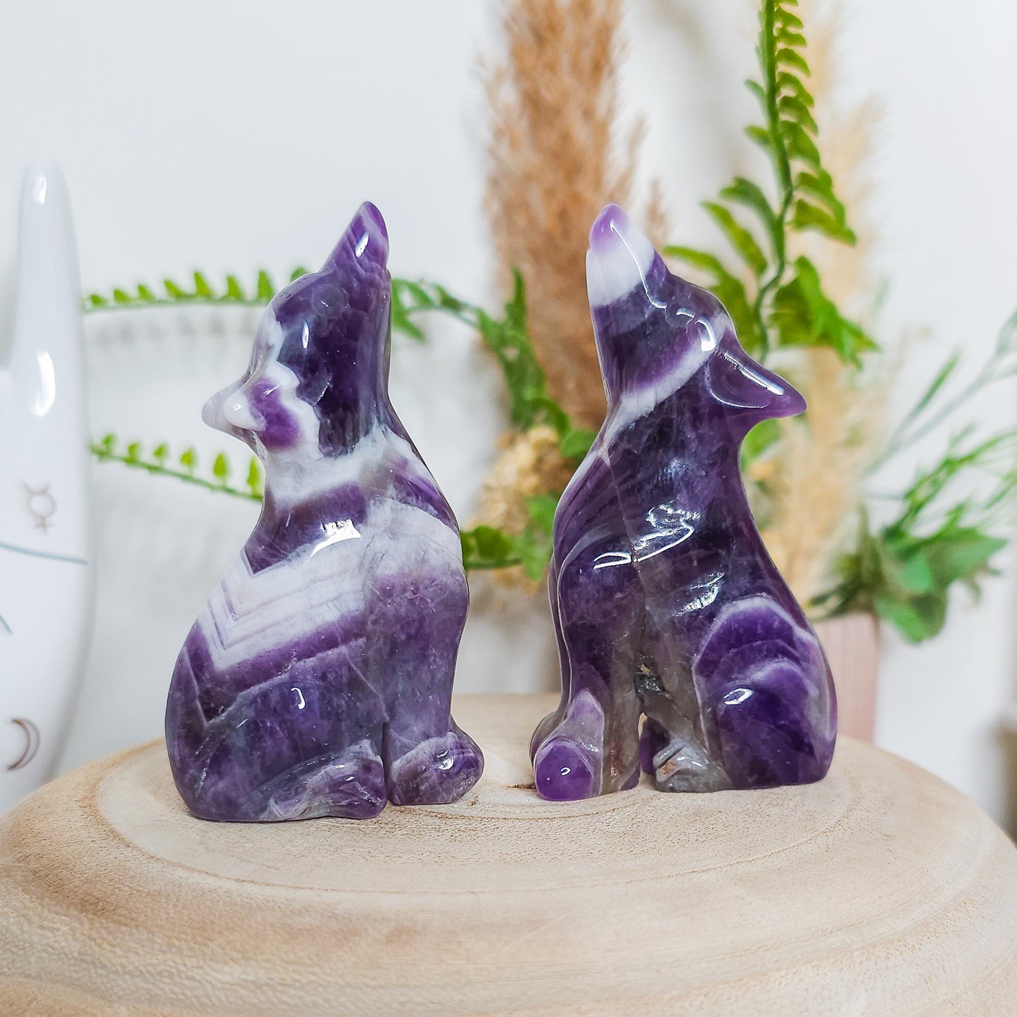 Chevron/Dream Amethyst Wolf Carving