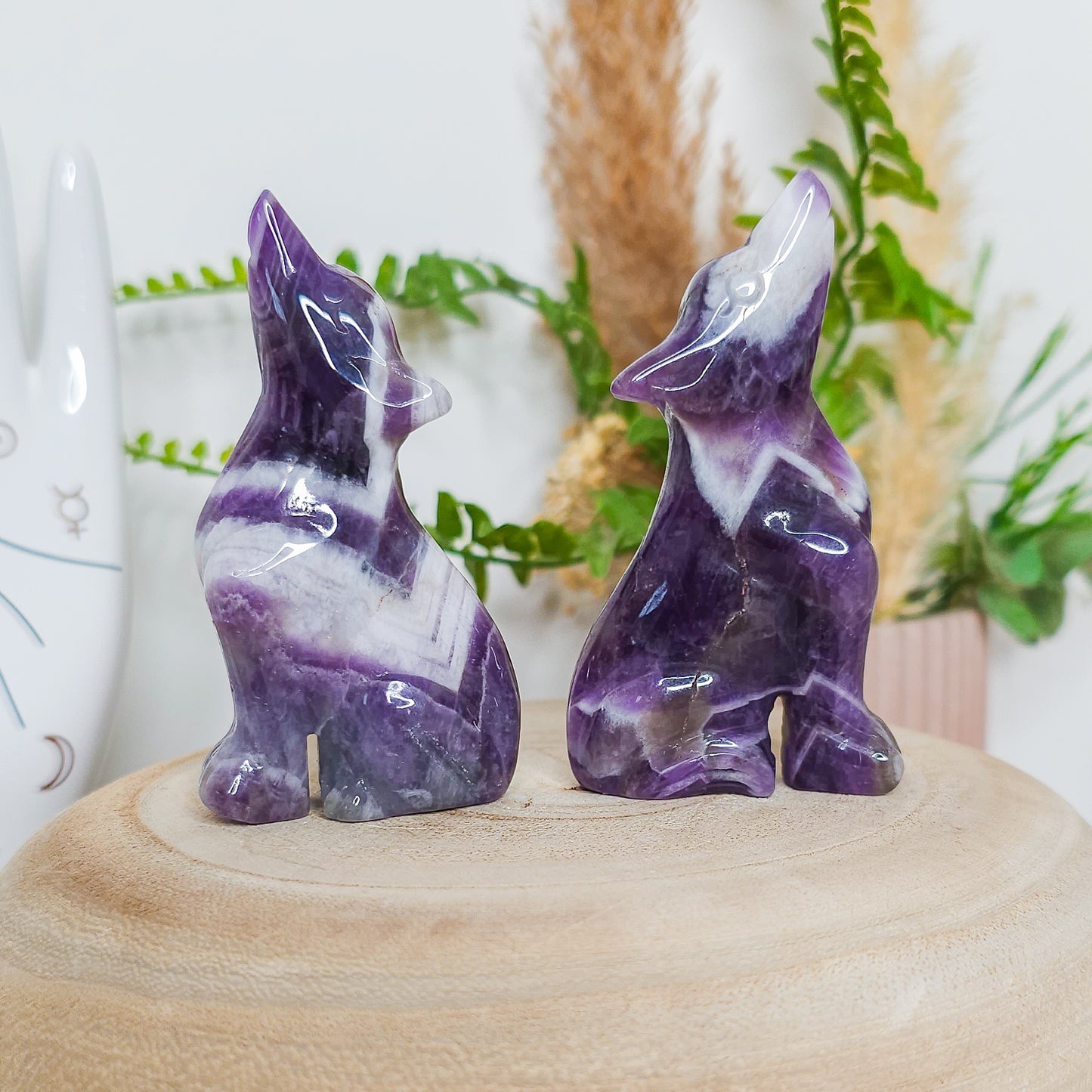 Chevron/Dream Amethyst Wolf Carving