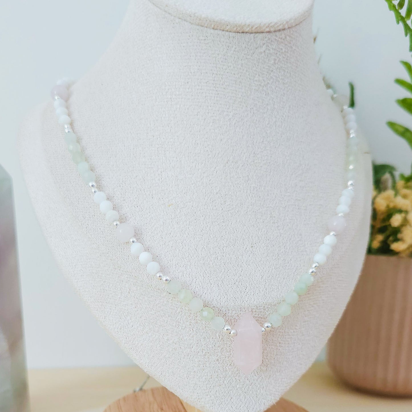 "The Heart's Compass" - Handmade Necklace with Rose Quartz, Green Jade, White Shell and 925 Silver Beads
