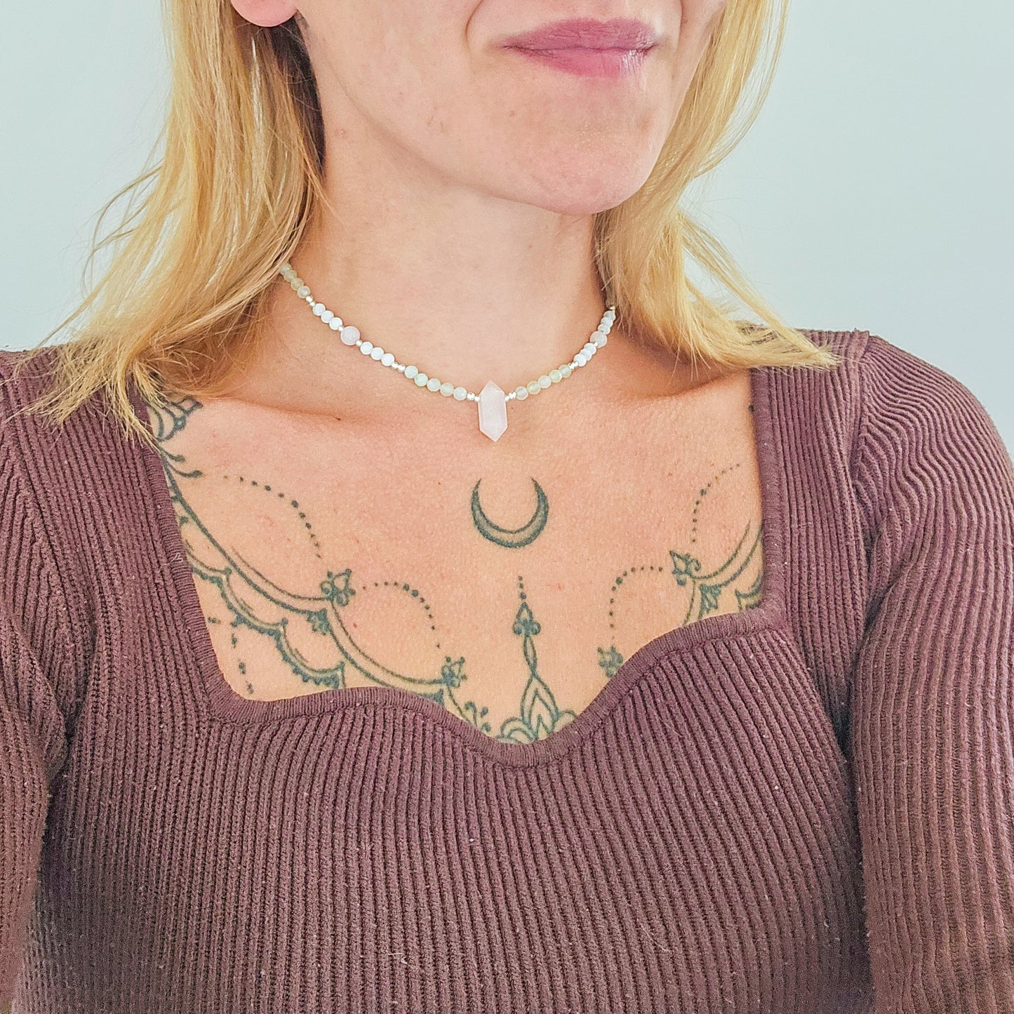 "The Heart's Compass" - Handmade Necklace with Rose Quartz, Green Jade, White Shell and 925 Silver Beads