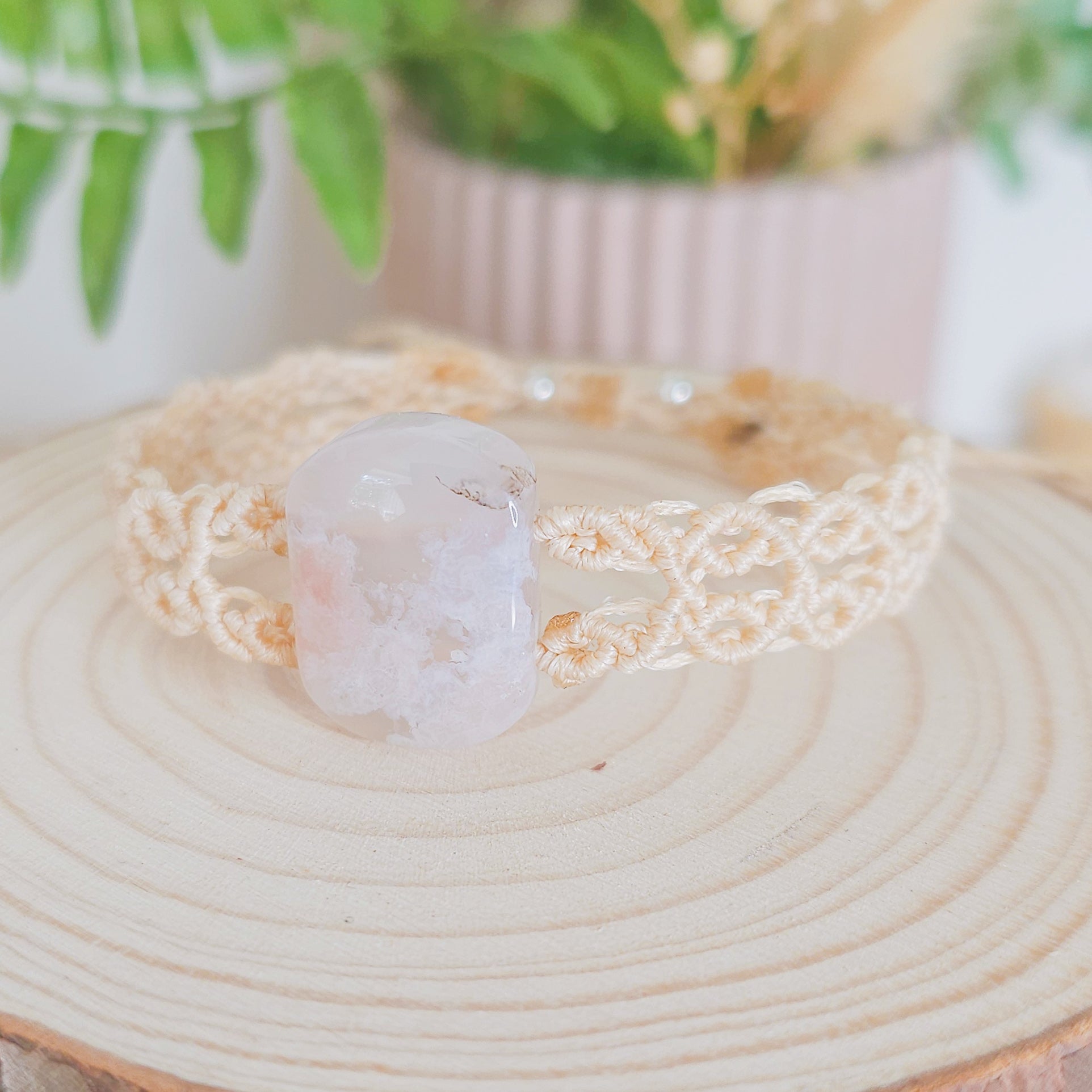 Handmade Crystal Bracelet with Flower Agate Gemstone and macrame technique 