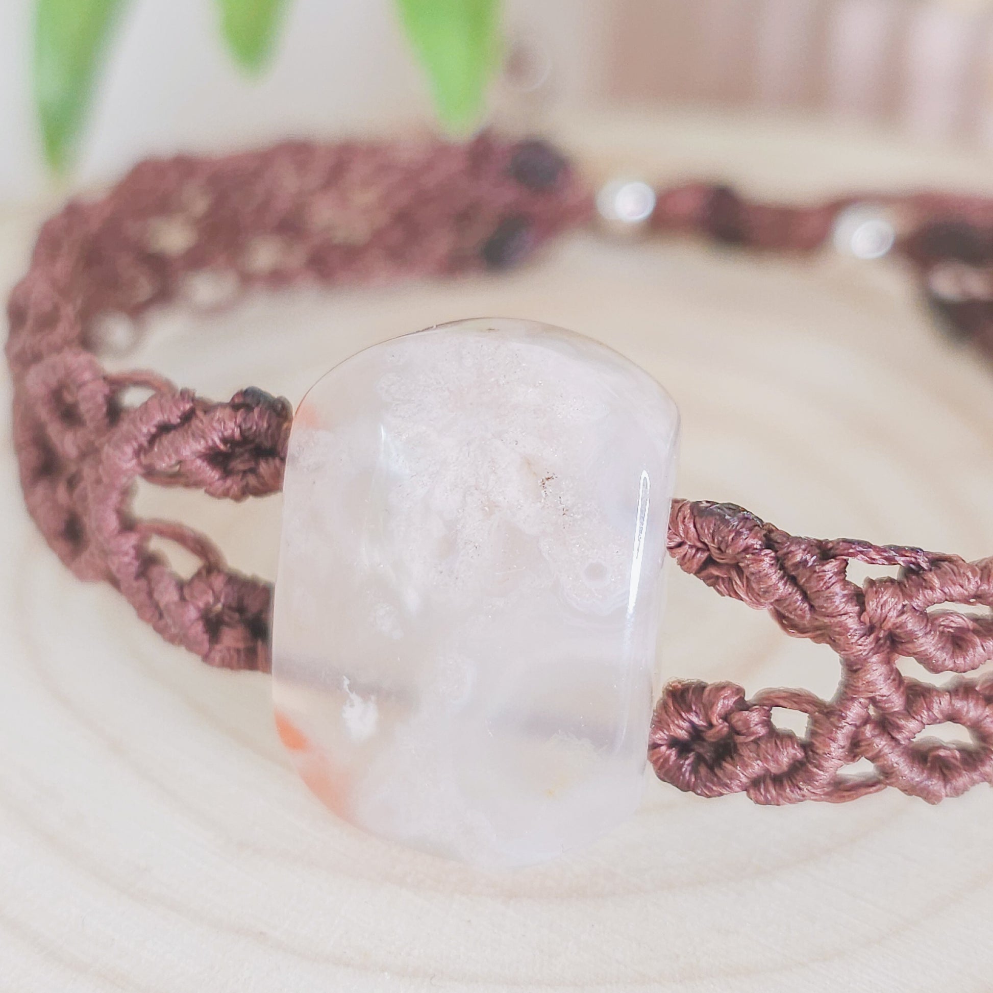 Handmade Crystal Bracelet with Flower Agate Gemstone and macrame technique 