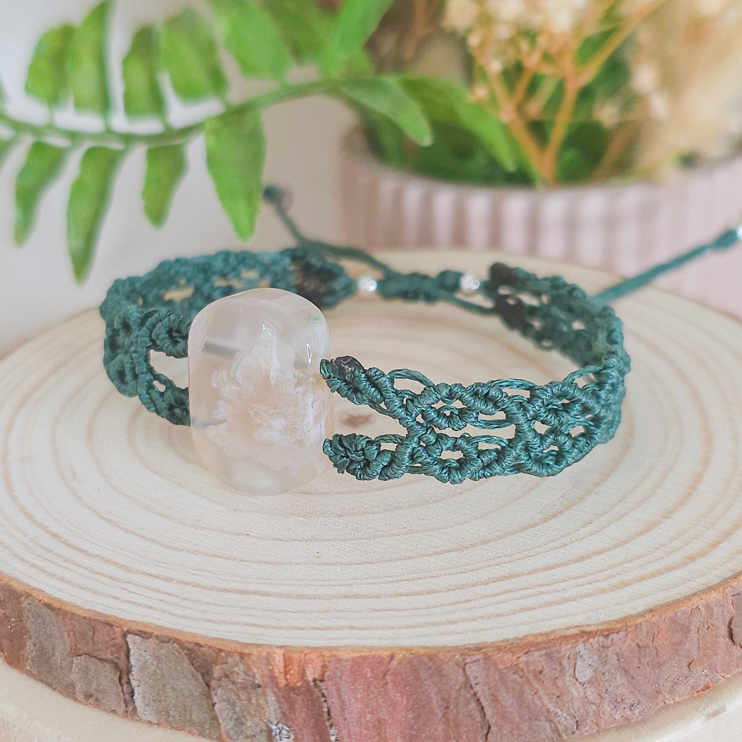 Handmade Crystal Bracelet with Flower Agate Gemstone and macrame technique 