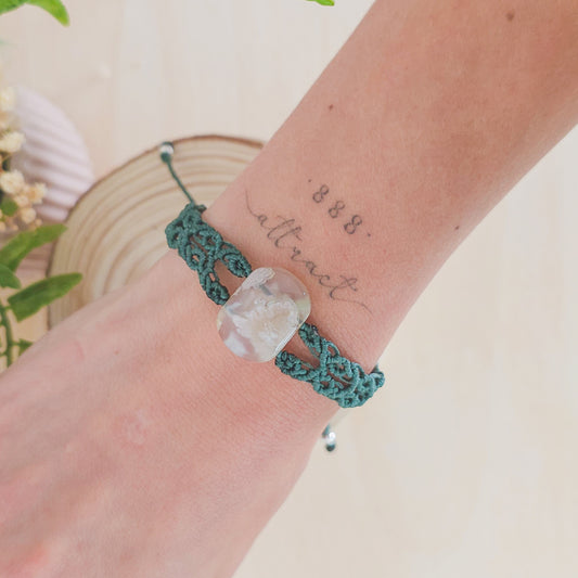 Handmade Crystal Bracelet with Flower Agate Gemstone and macrame technique 