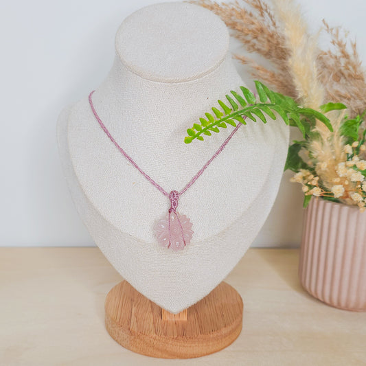 Heart Bloom | Handmade Necklace with Rose Quartz Daisy