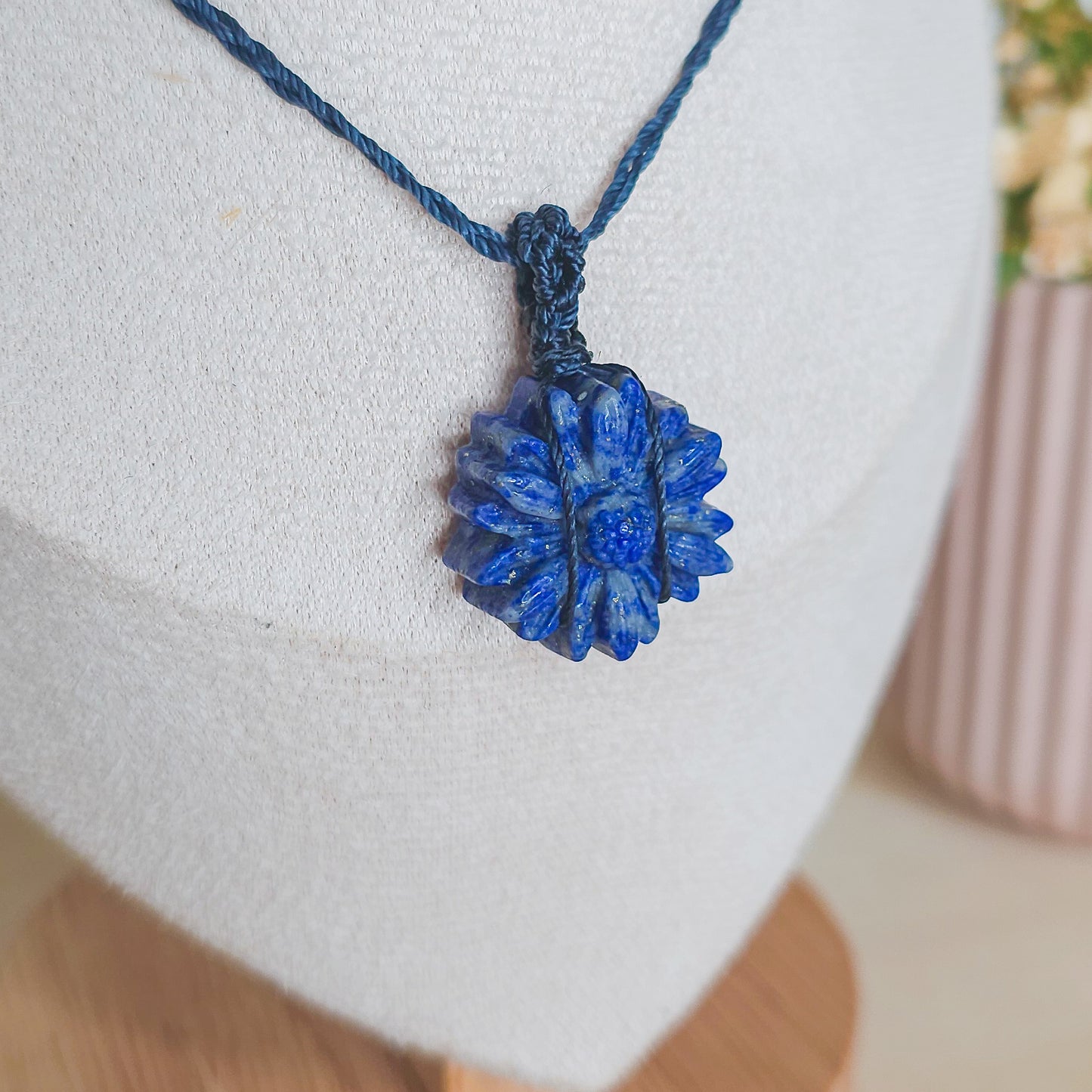 Truth Bloom | Handmade Necklace with Lapis Lazuli Daisy