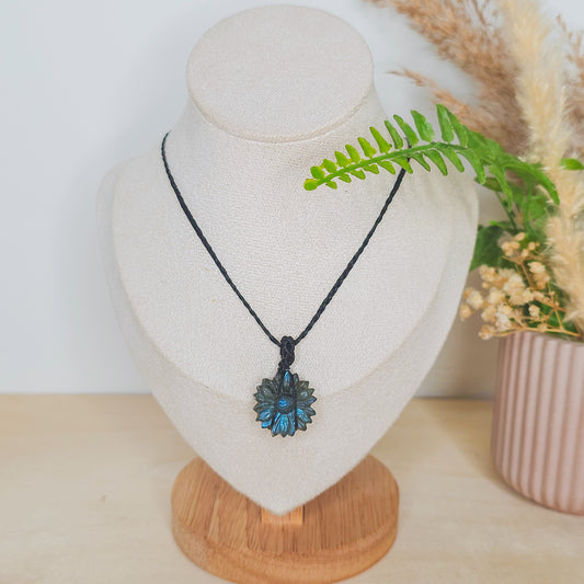 Mystic Bloom | Handmade Necklace with Labradorite Daisy